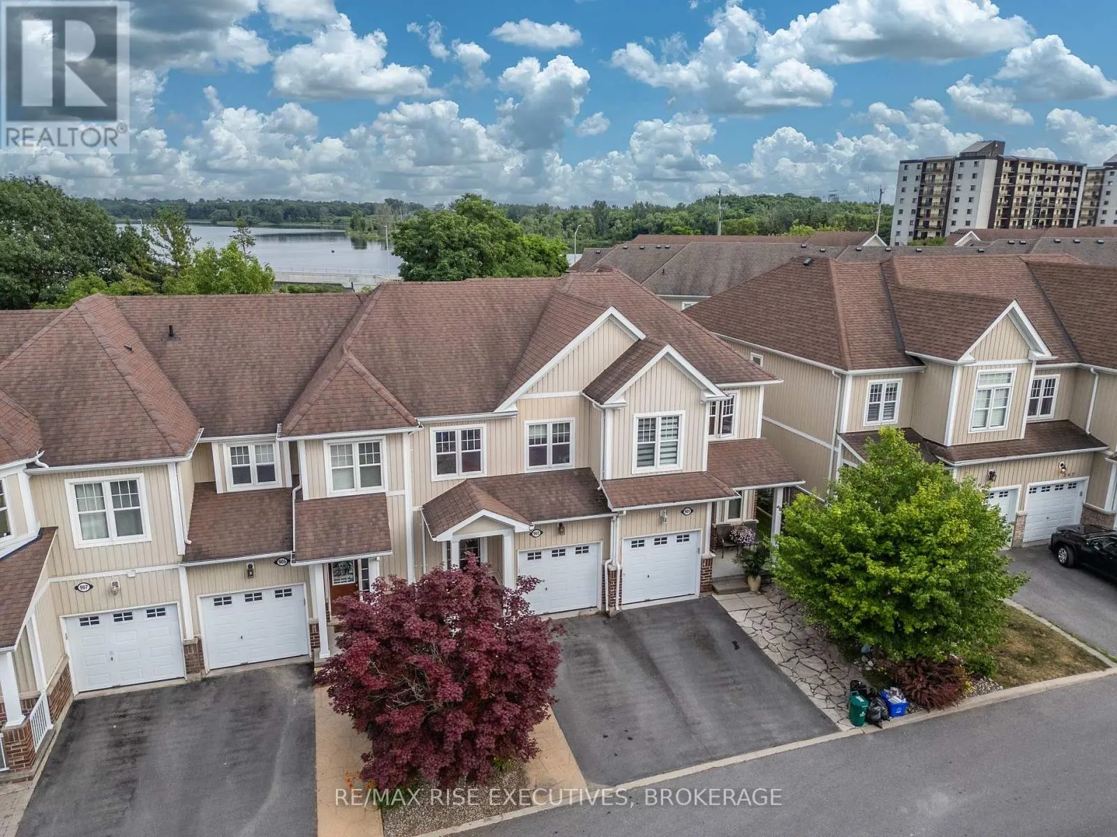903 ASCOT LANE