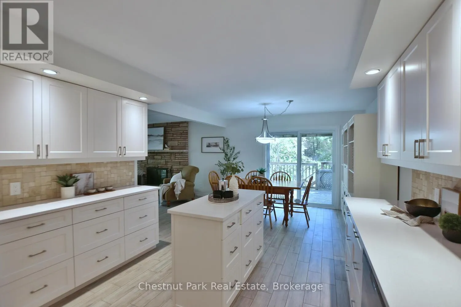 128 LAKEWOOD DRIVE