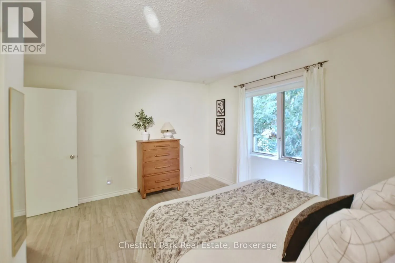 128 LAKEWOOD DRIVE