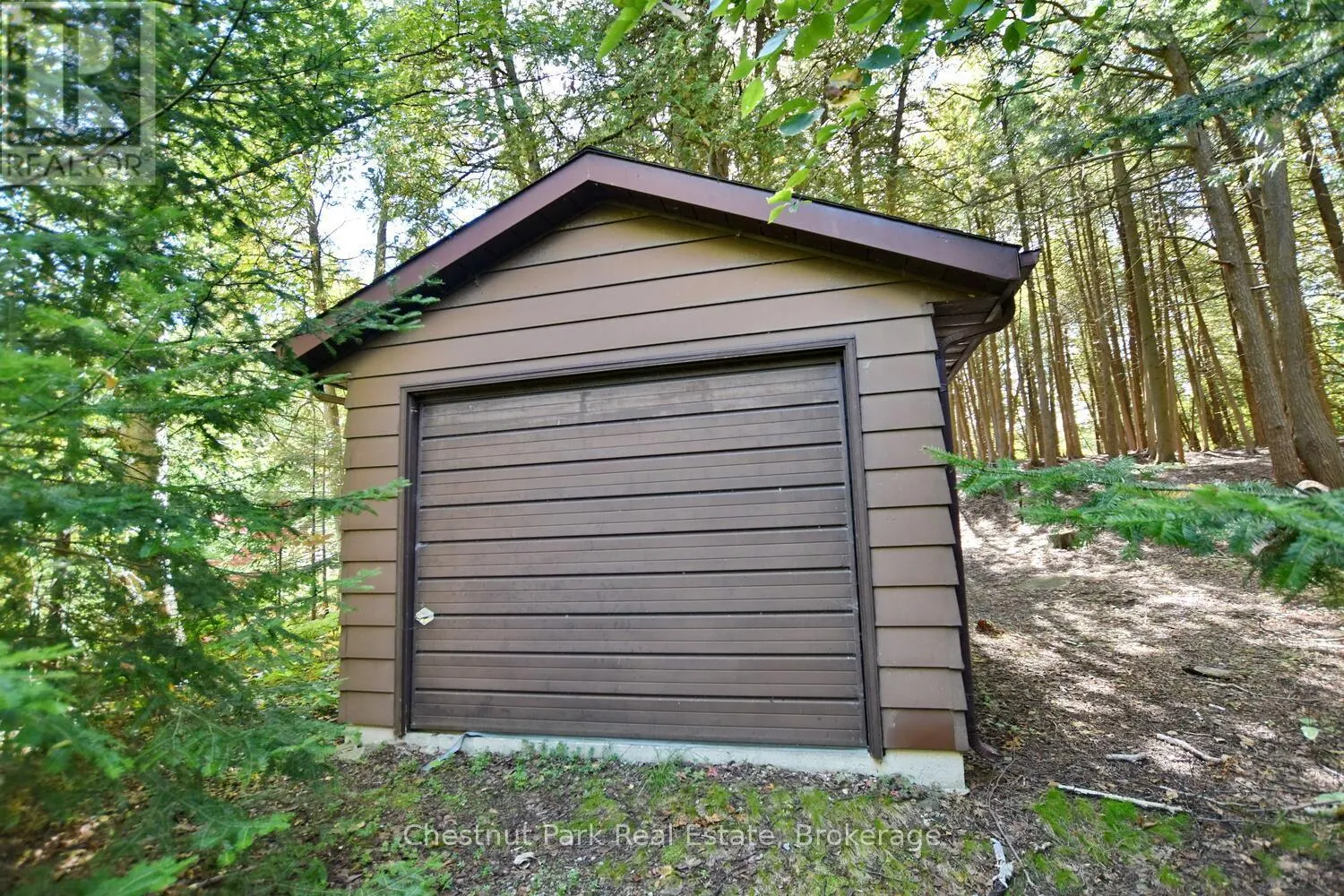 128 LAKEWOOD DRIVE