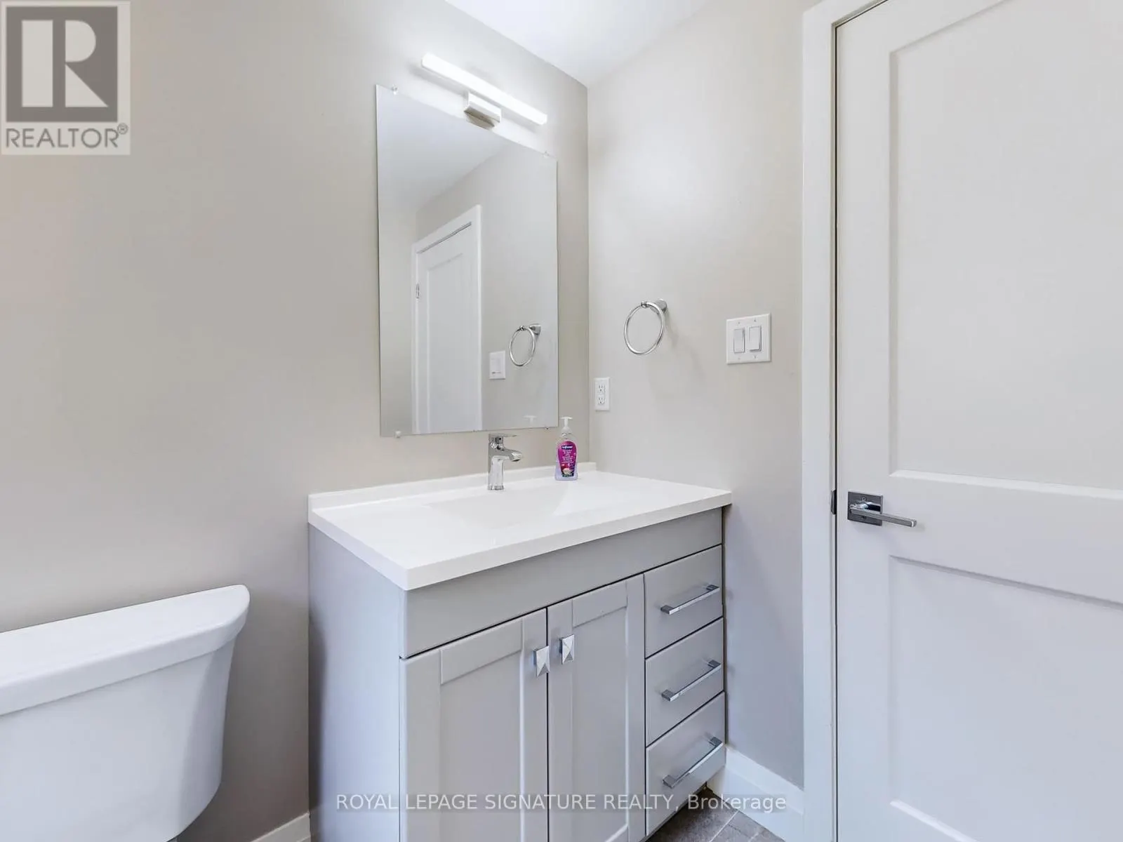 22 SHERWOOD AVENUE