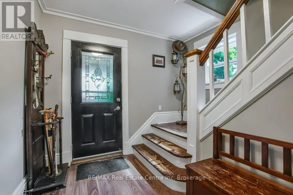 207 WATERLOO AVENUE