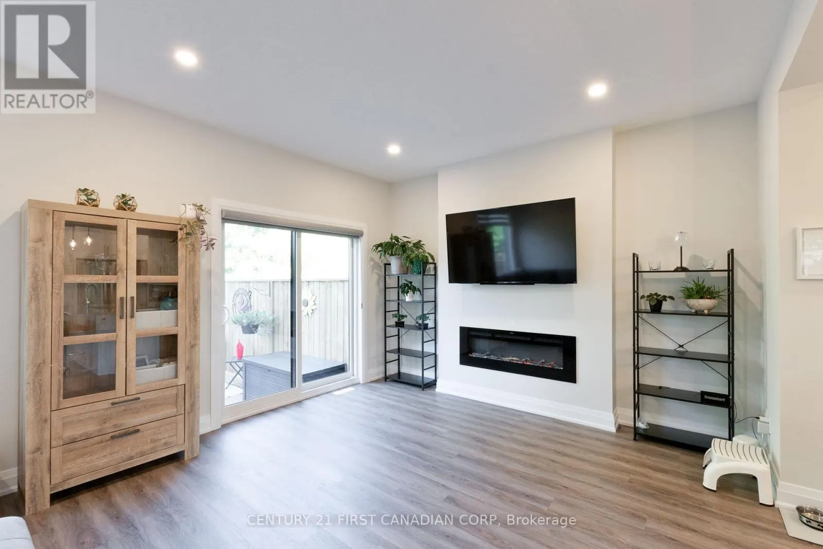 31 - 101 SWALES AVENUE, #31