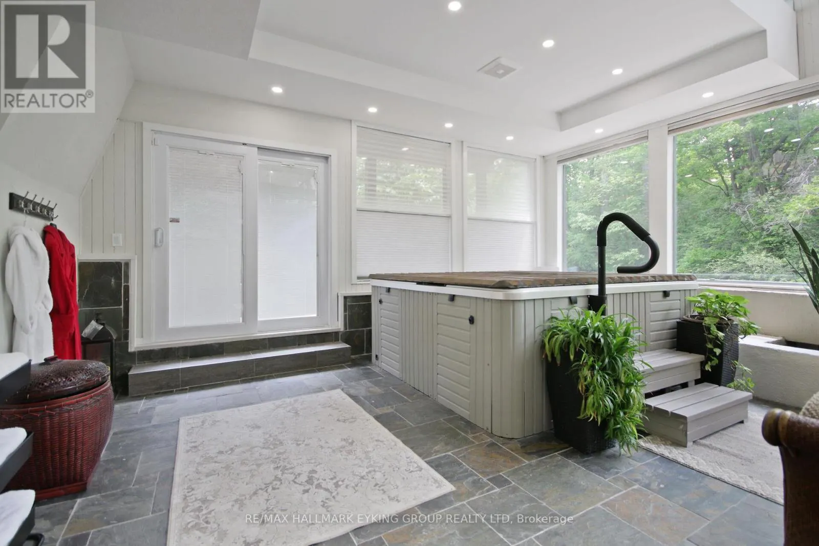34 RIDEAUVIEW TERRACE