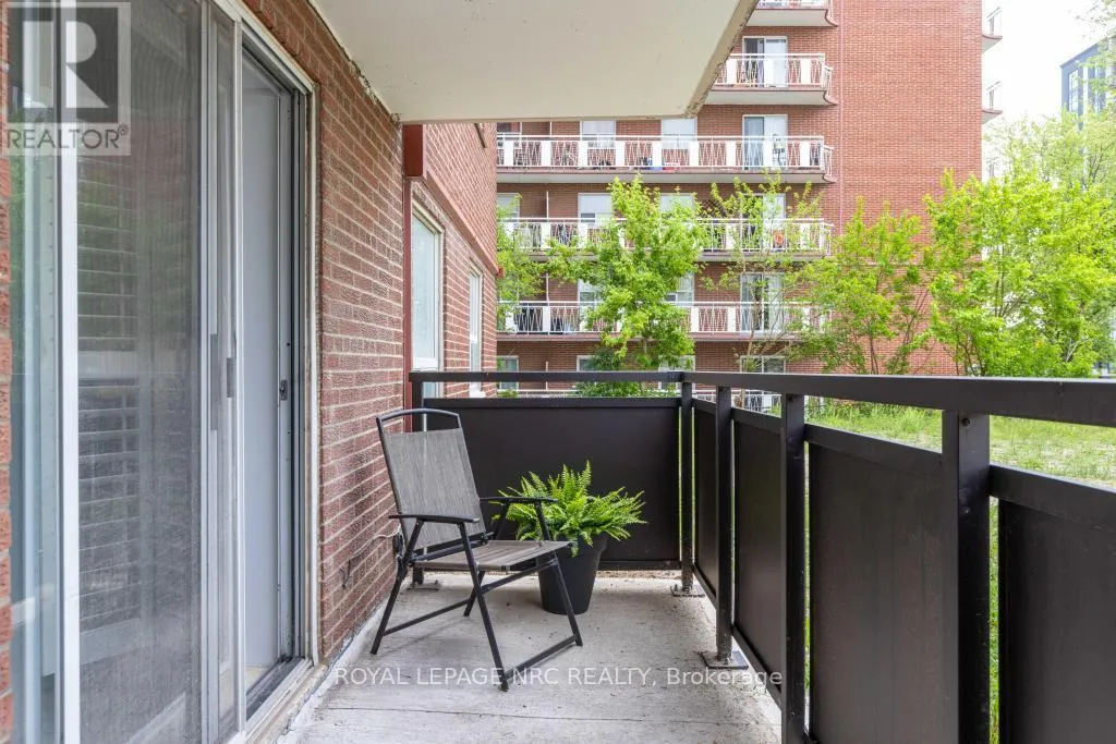 104 - 851 QUEENSTON ROAD