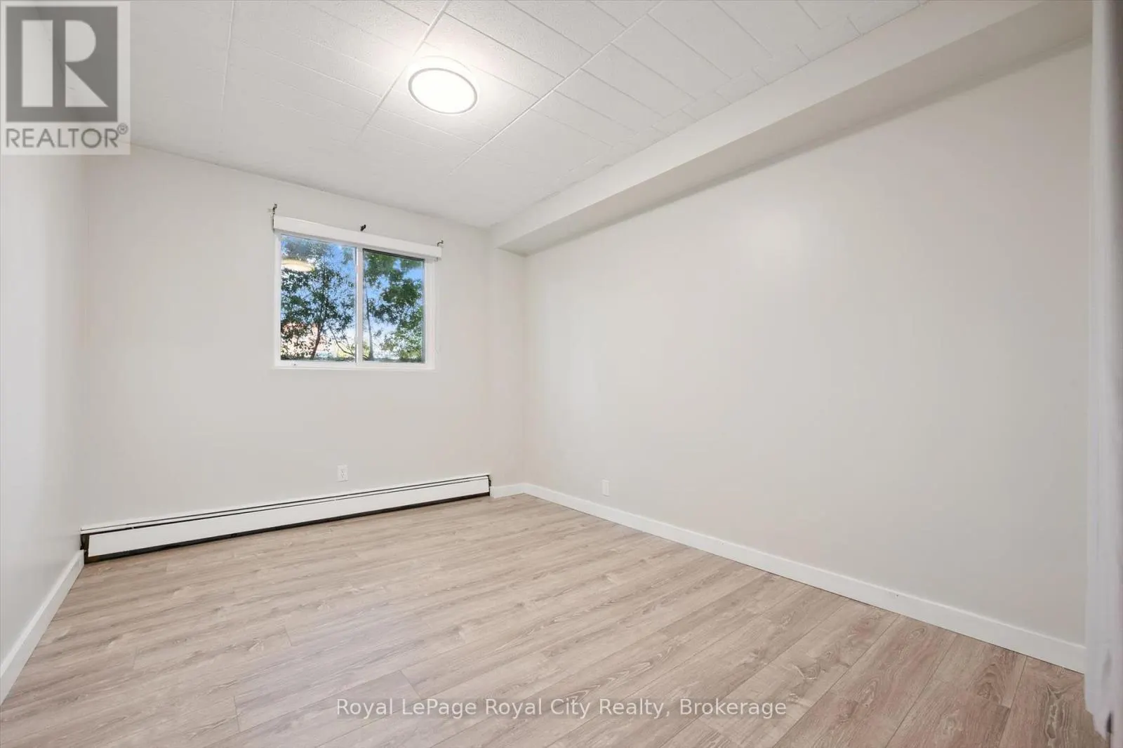 24 - 63 CONROY CRESCENT, #24