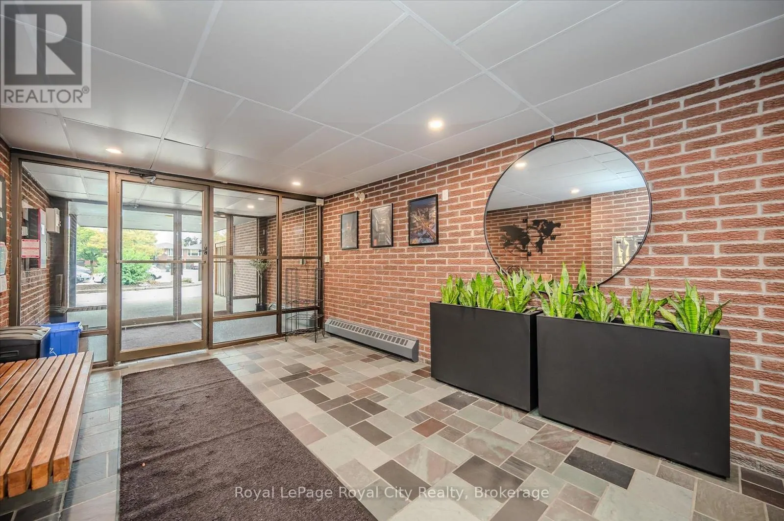 24 - 63 CONROY CRESCENT, #24