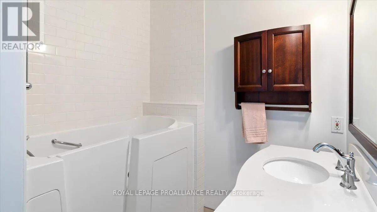 68 INKERMAN STREET W