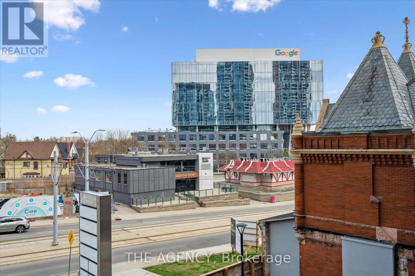 209 - 5 WELLINGTON STREET S