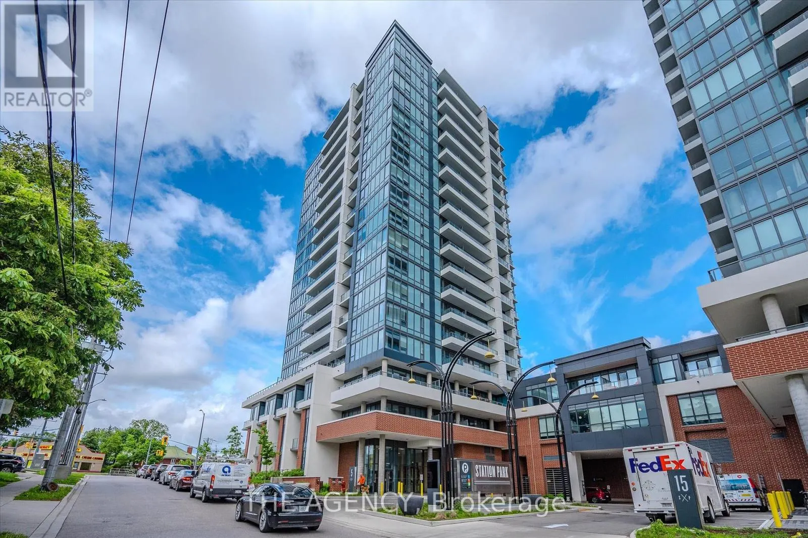 209 - 5 WELLINGTON STREET S