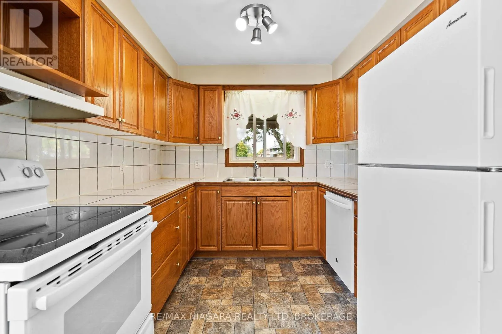 7402 SUNHAVEN DRIVE