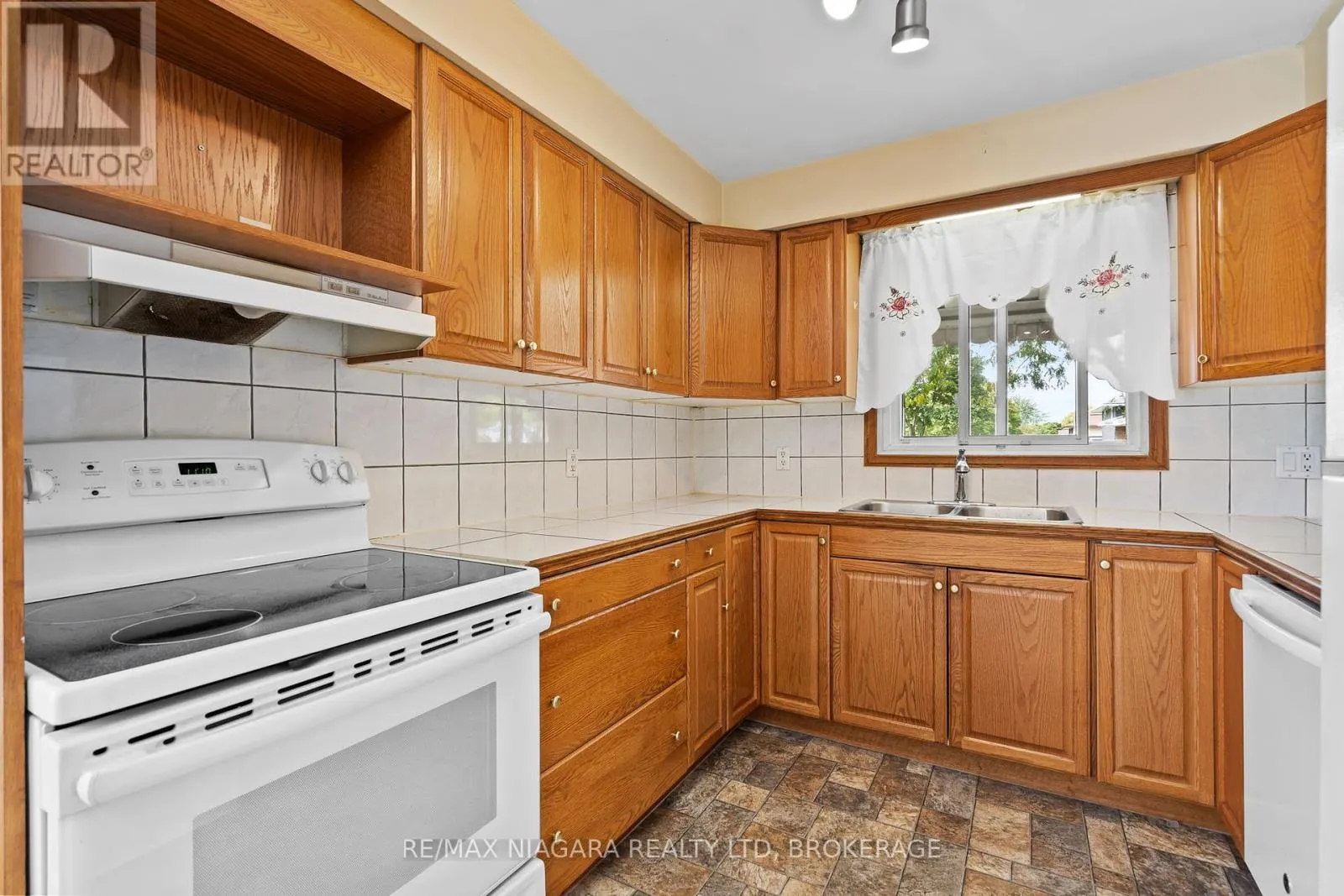 7402 SUNHAVEN DRIVE