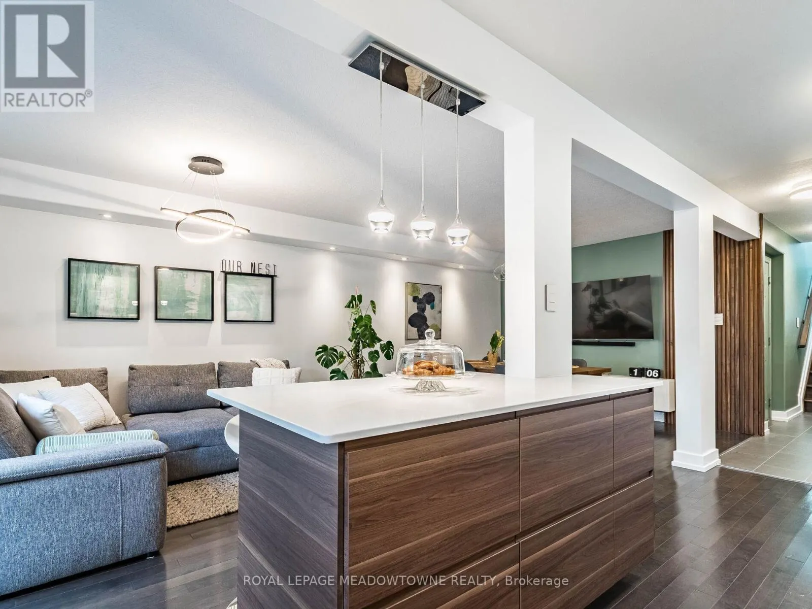 9 - 242 UPPER MOUNT ALBION ROAD