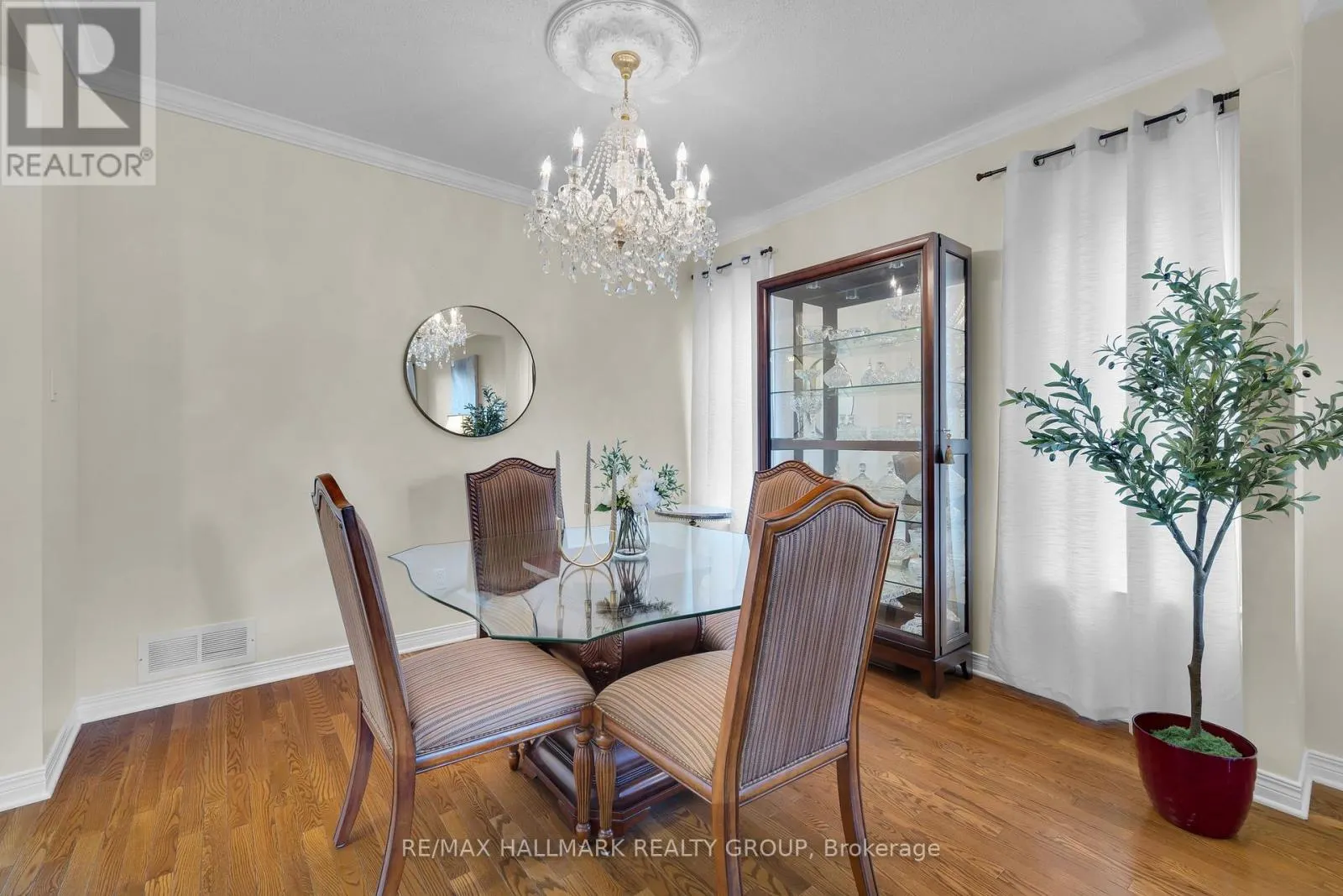 1924 LOBELIA WAY