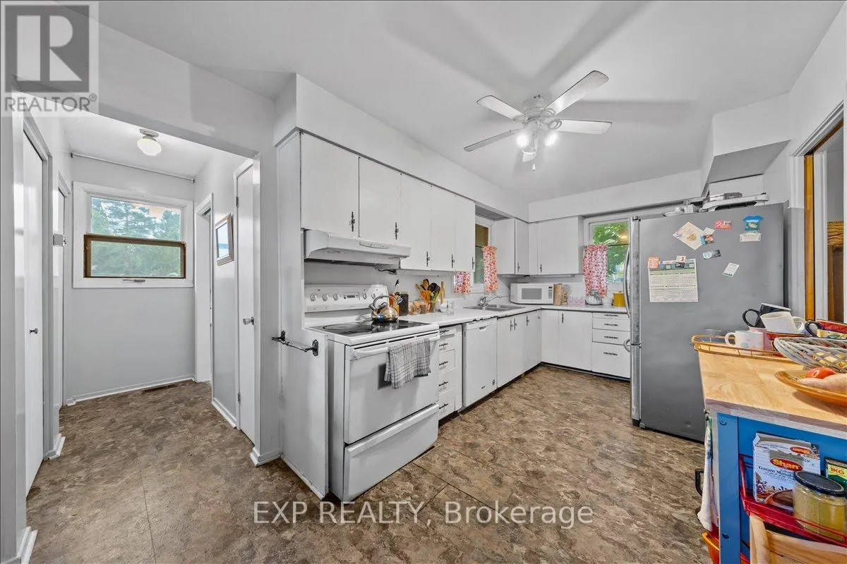 488 BAYVIEW DRIVE