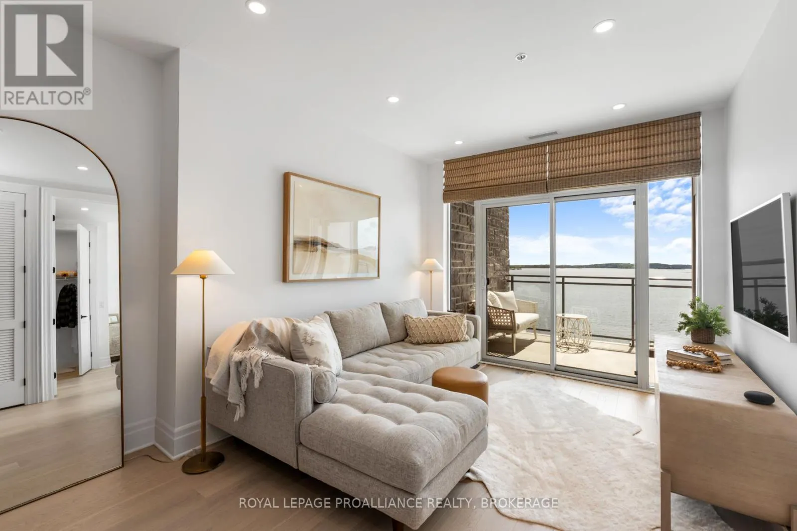 618 - 129 SOUTH STREET, #618