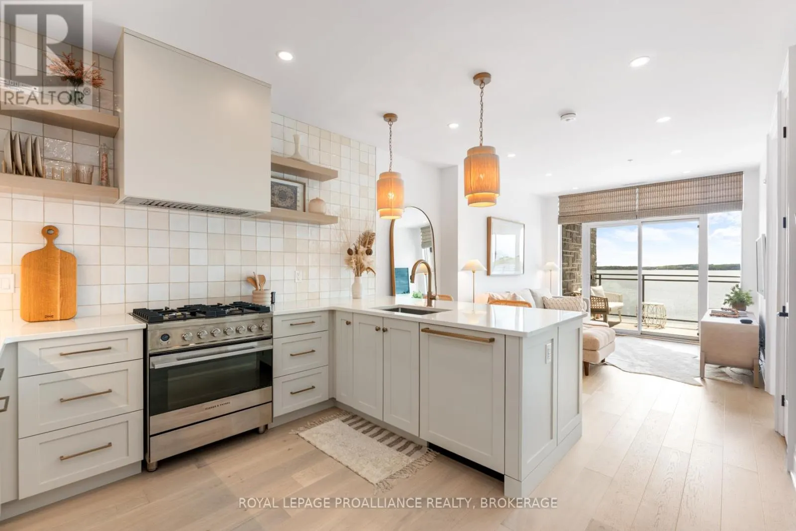 618 - 129 SOUTH STREET, #618