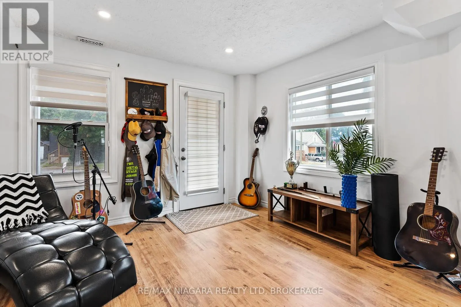 5690 HIGHLAND AVENUE