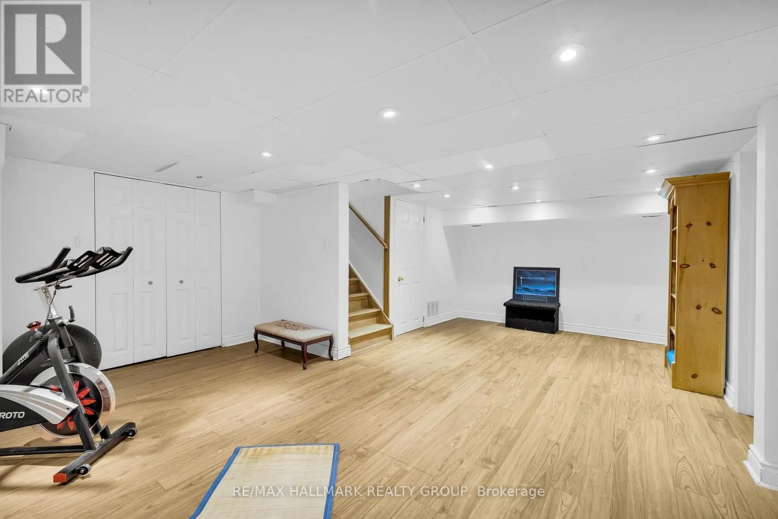 2860 BARLOW CRESCENT