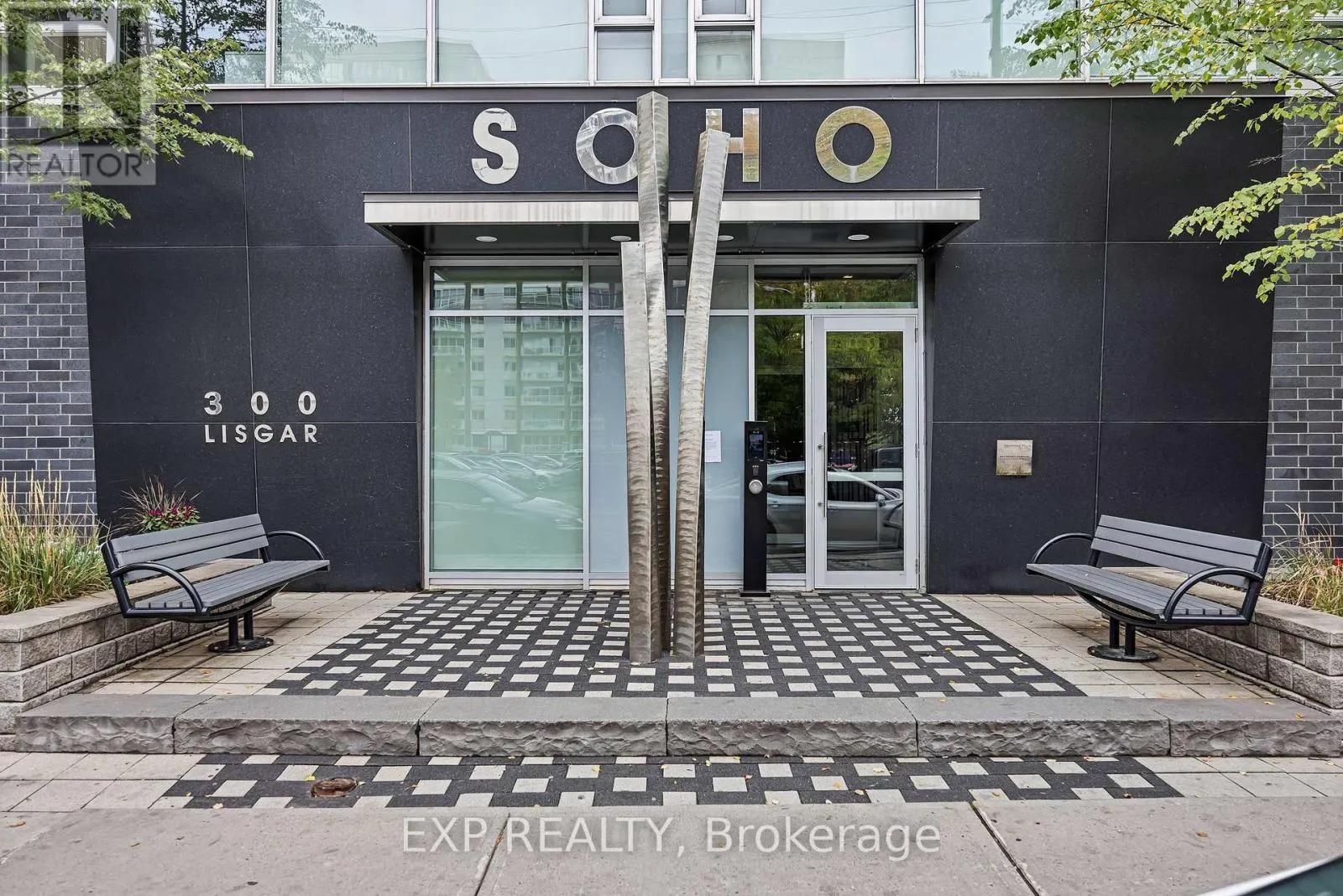 812 - 300 LISGAR STREET