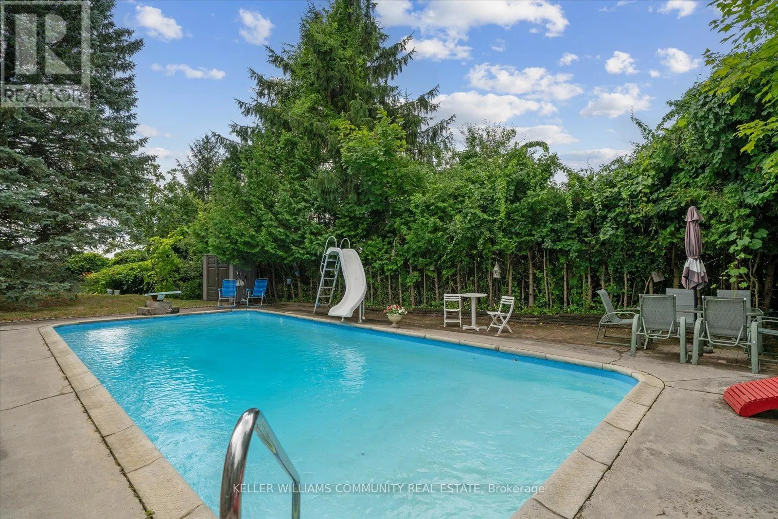 11 BAYLEAF COURT