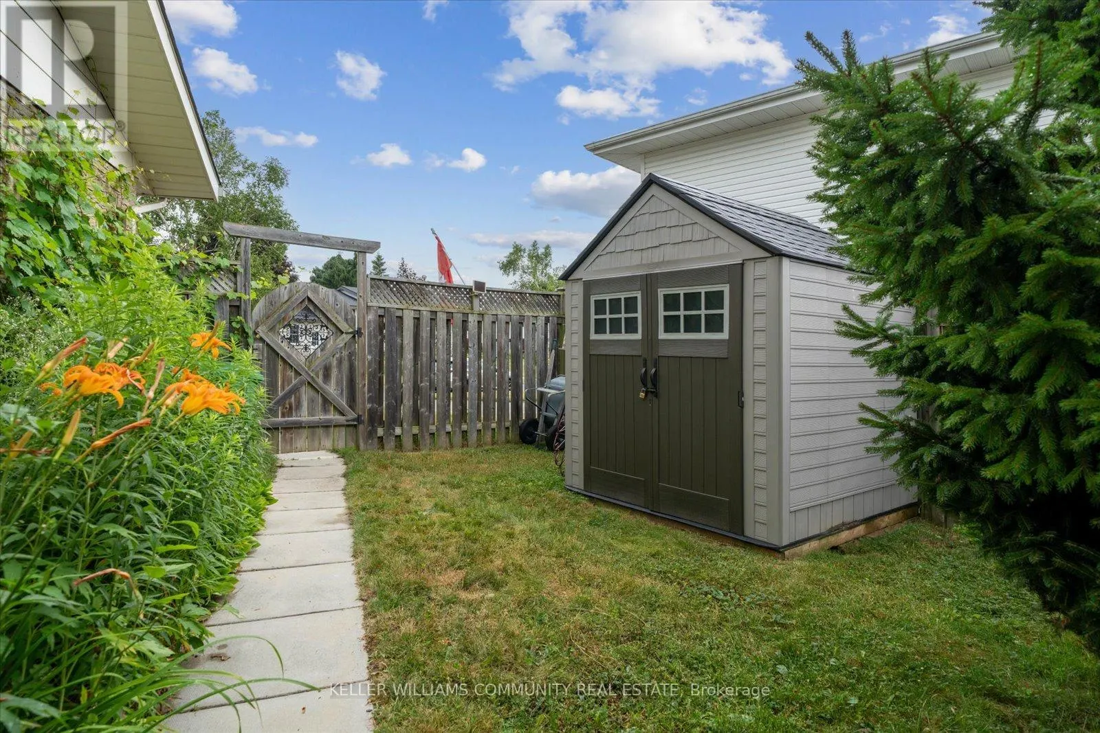 11 BAYLEAF COURT