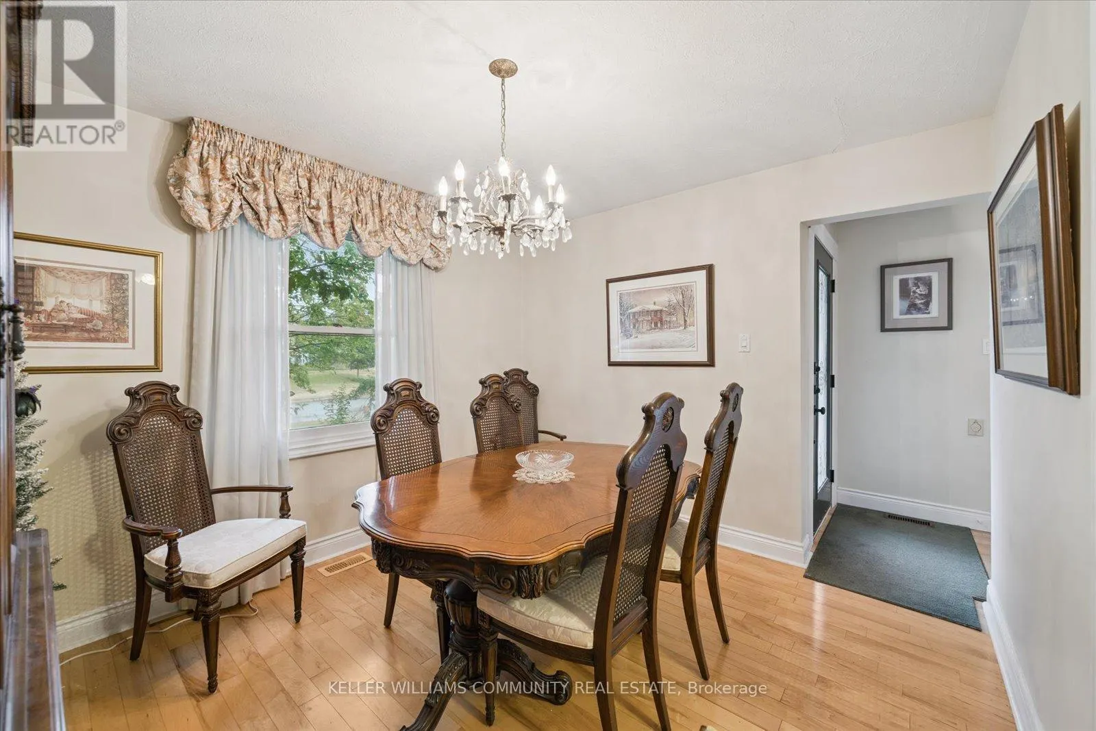 11 BAYLEAF COURT