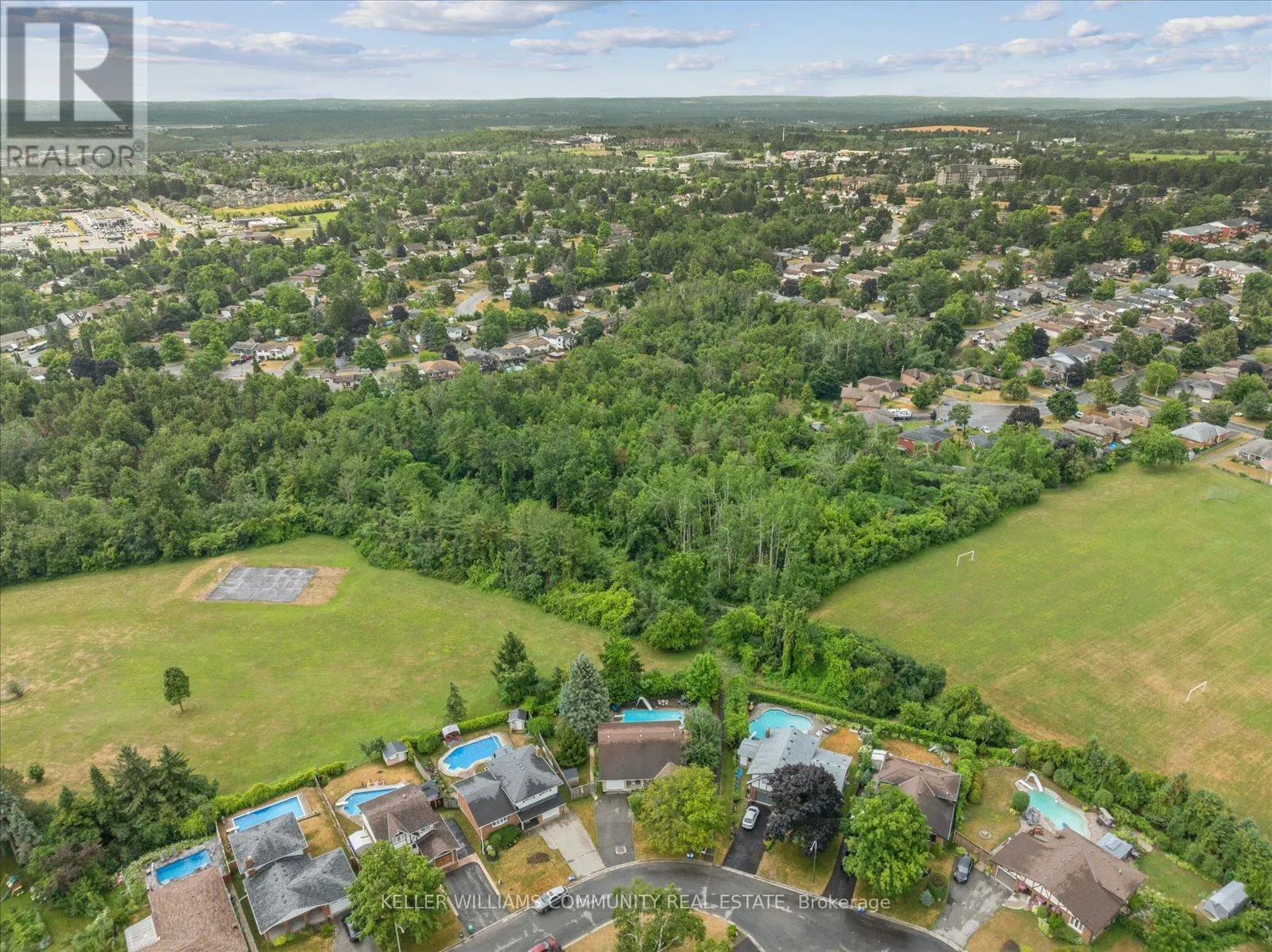 11 BAYLEAF COURT