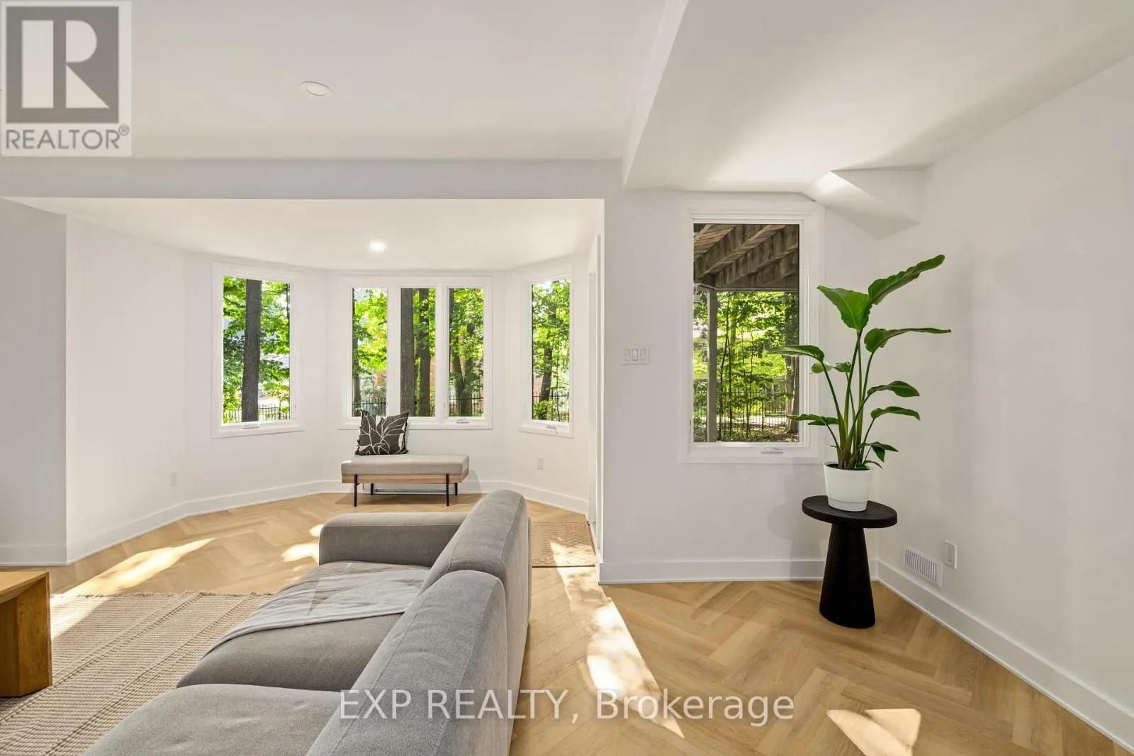 52 BIRCHMOUNT WALK