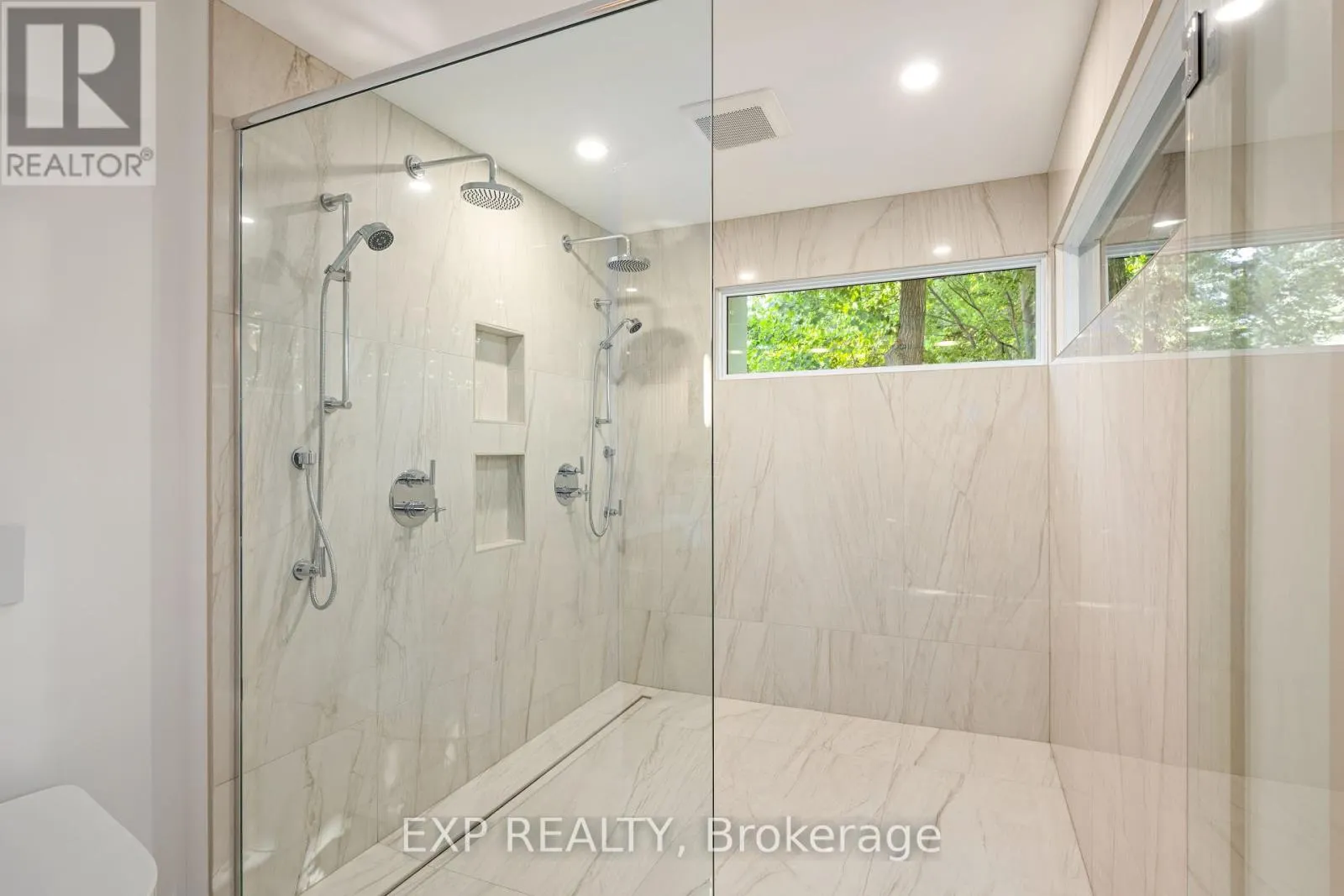 52 BIRCHMOUNT WALK