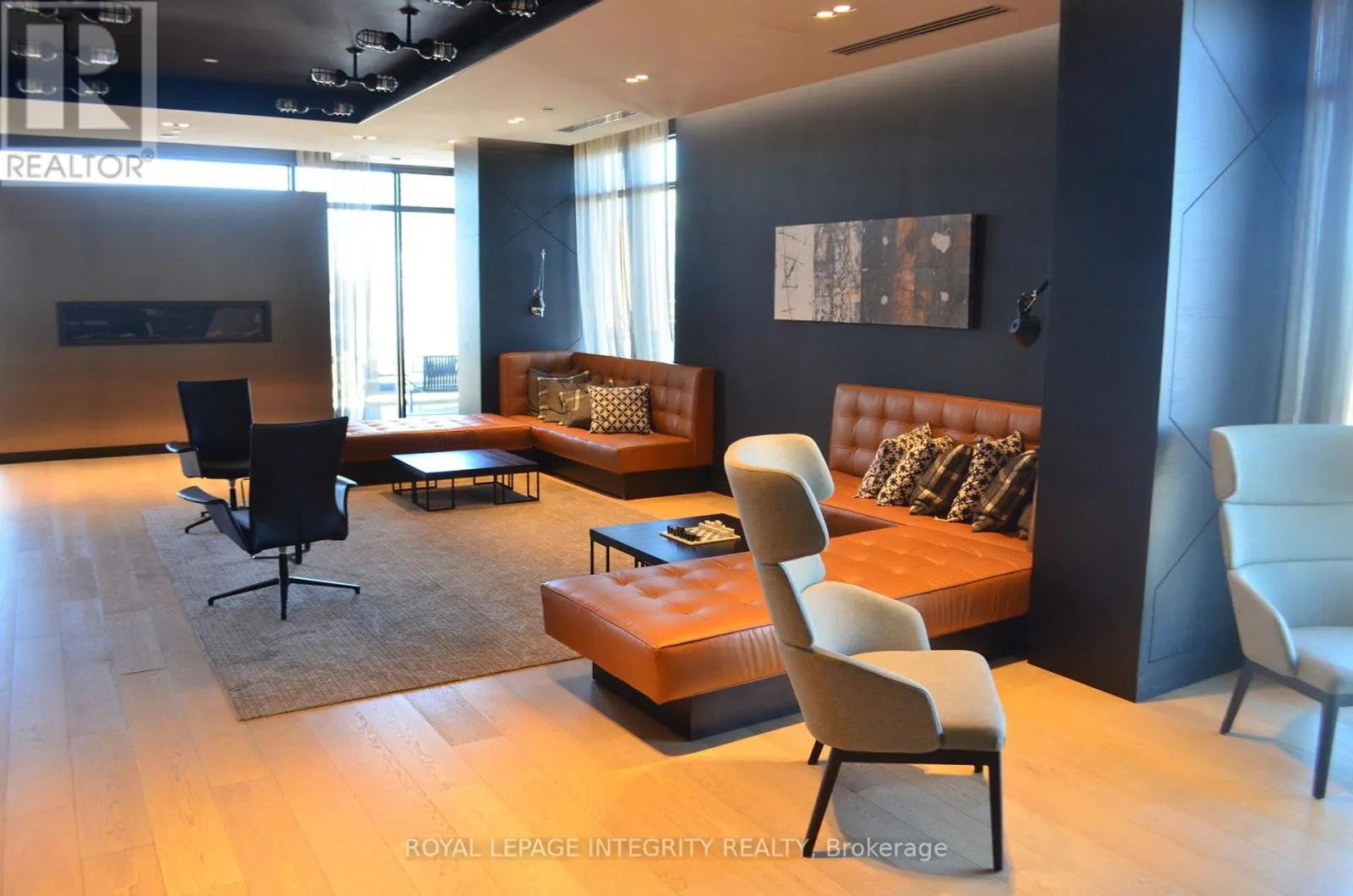 808 - 255 BAY STREET