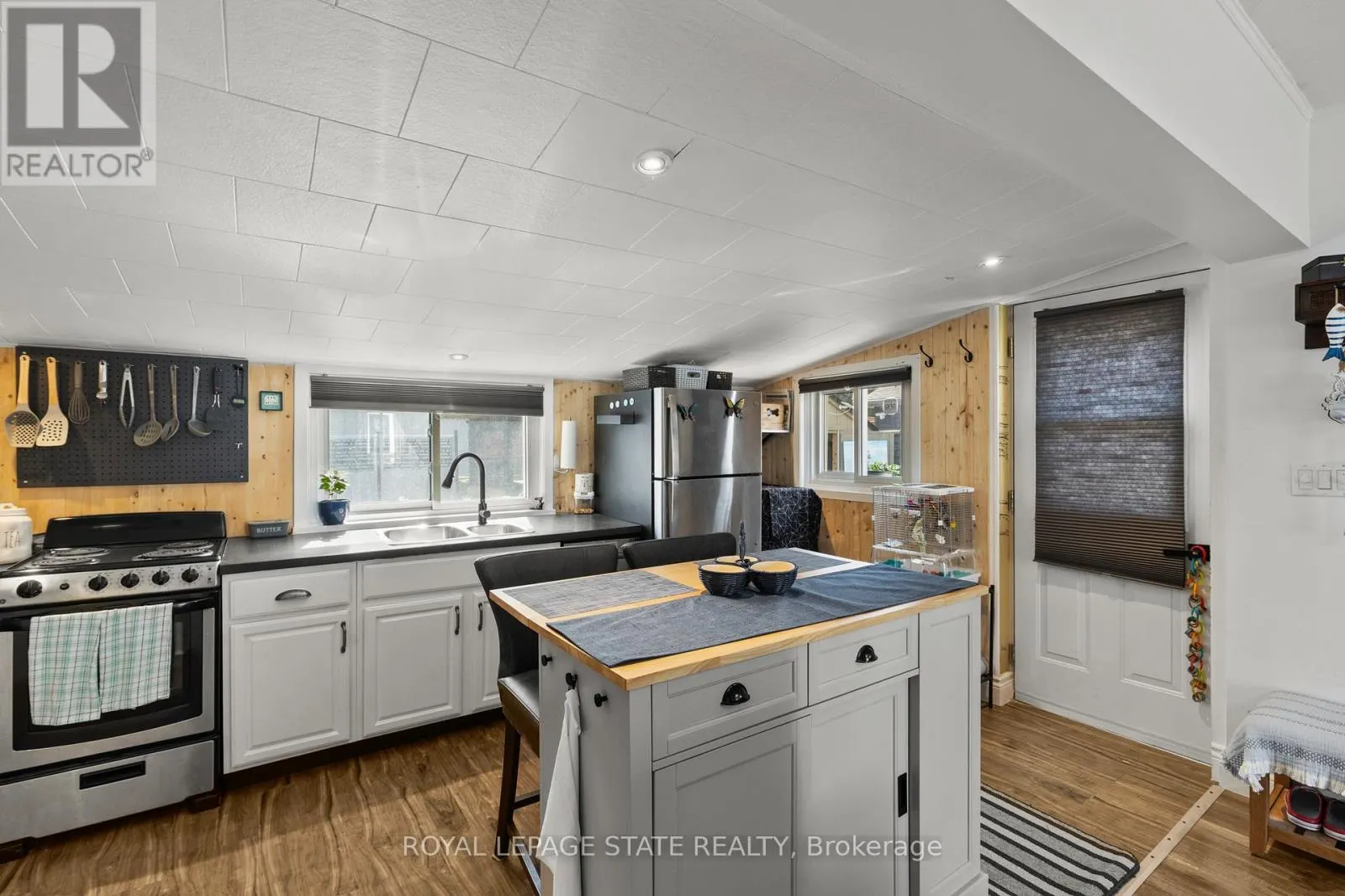 34 PANSY AVENUE