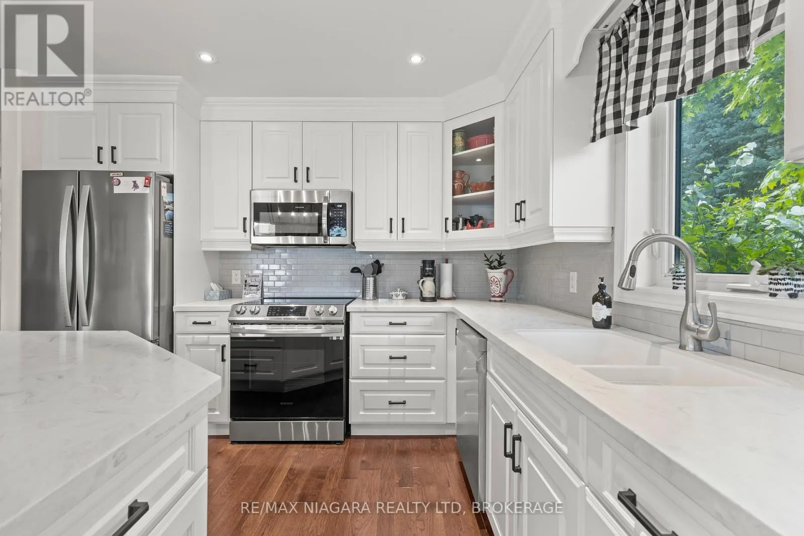 42 ROSE GLEN CRESCENT