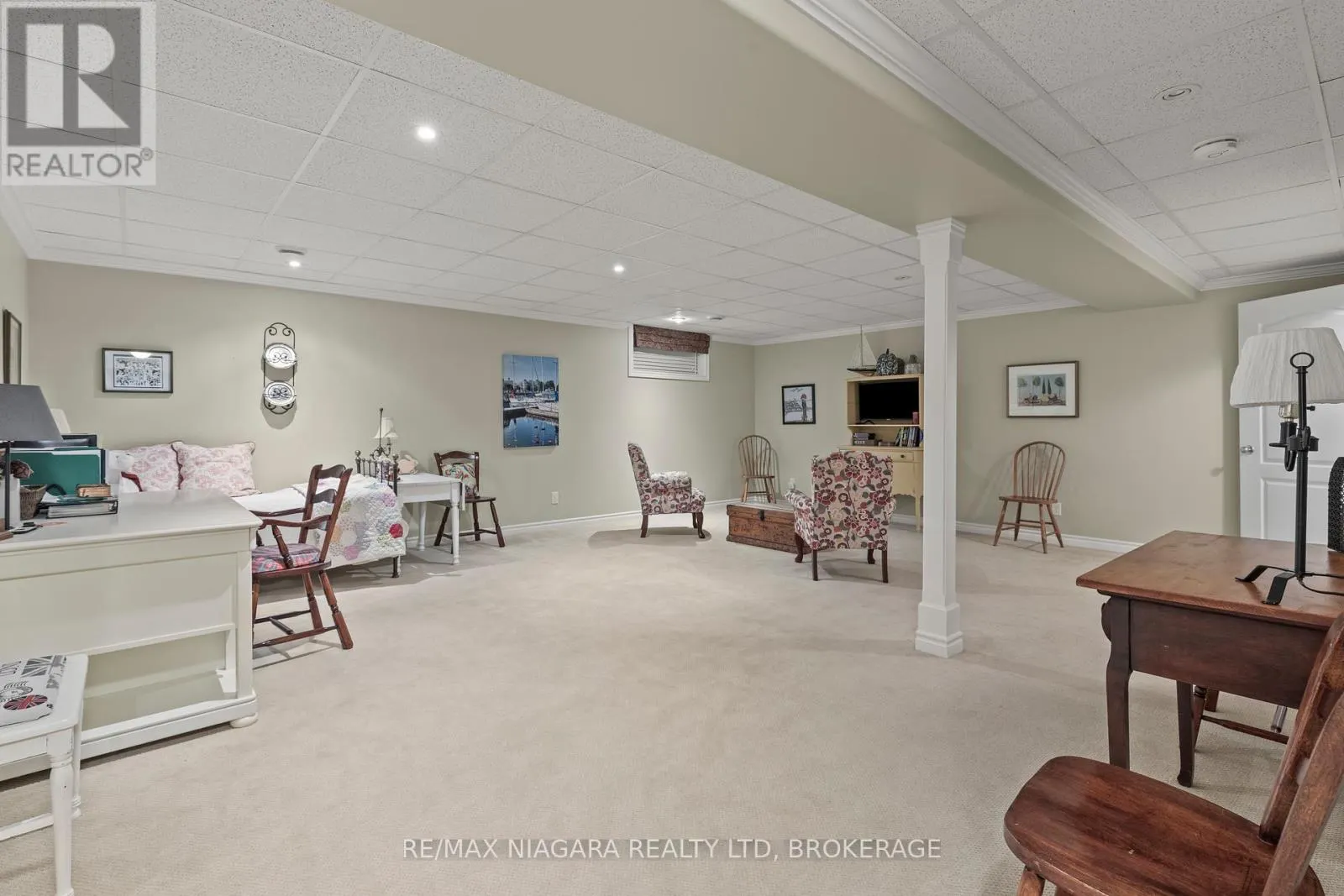 42 ROSE GLEN CRESCENT