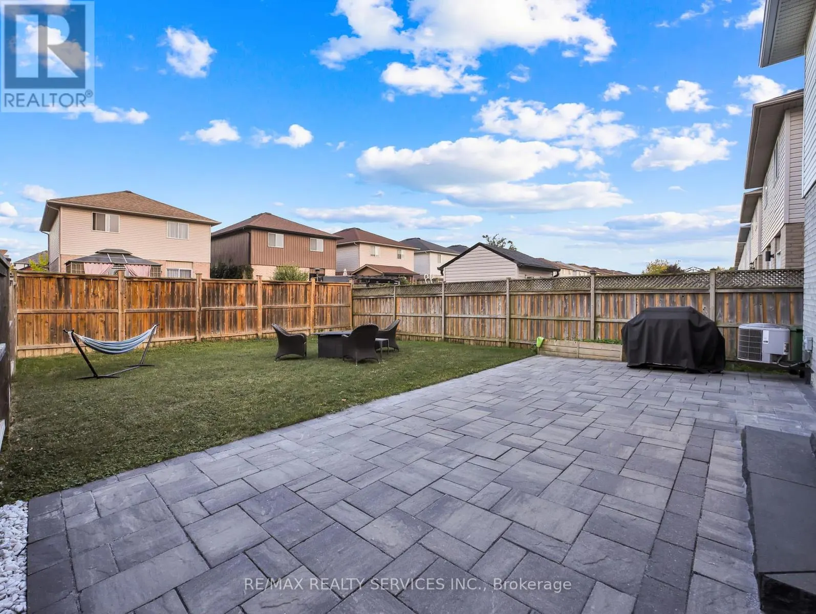 11 WILLOWRIDGE WAY