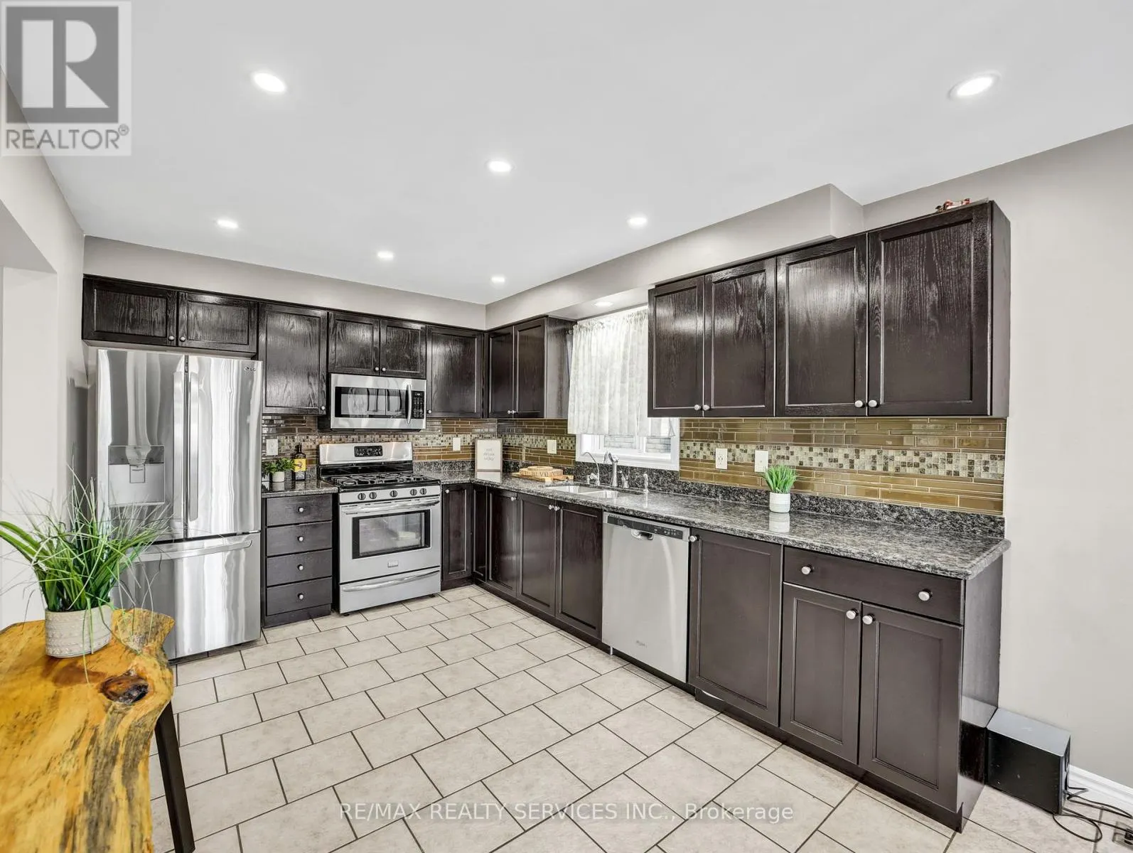 11 WILLOWRIDGE WAY