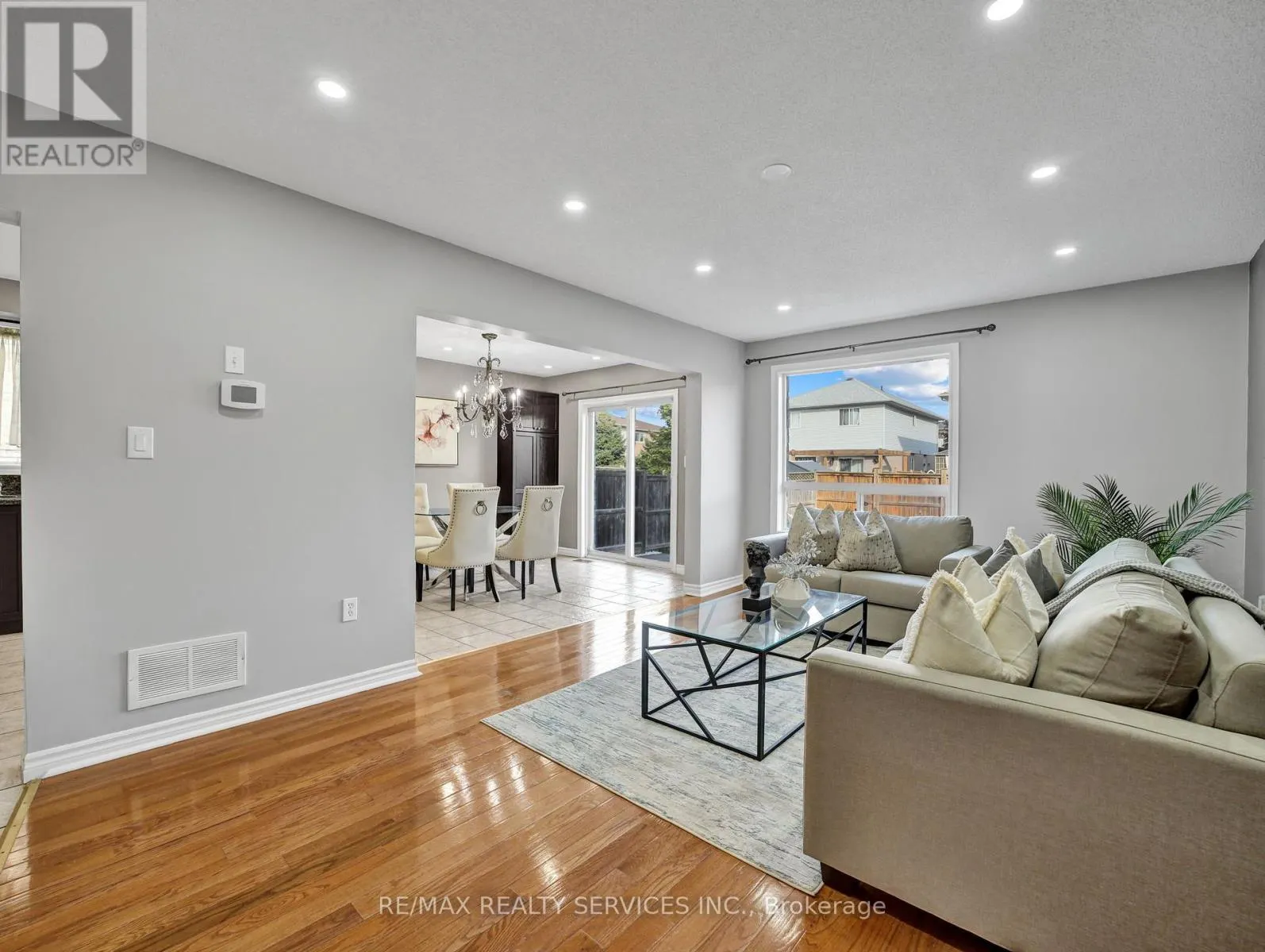 11 WILLOWRIDGE WAY