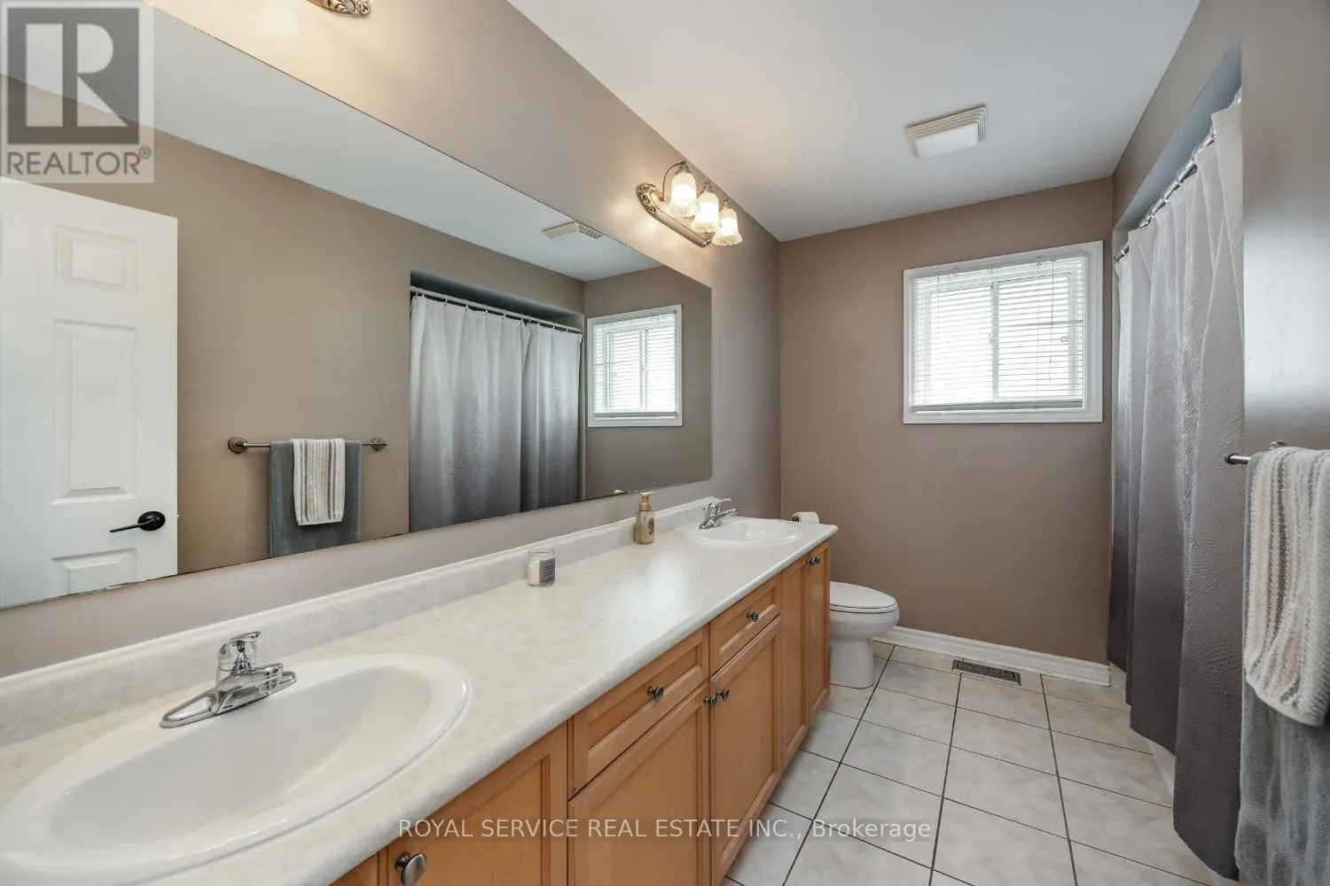 1723 RAVENWOOD DRIVE
