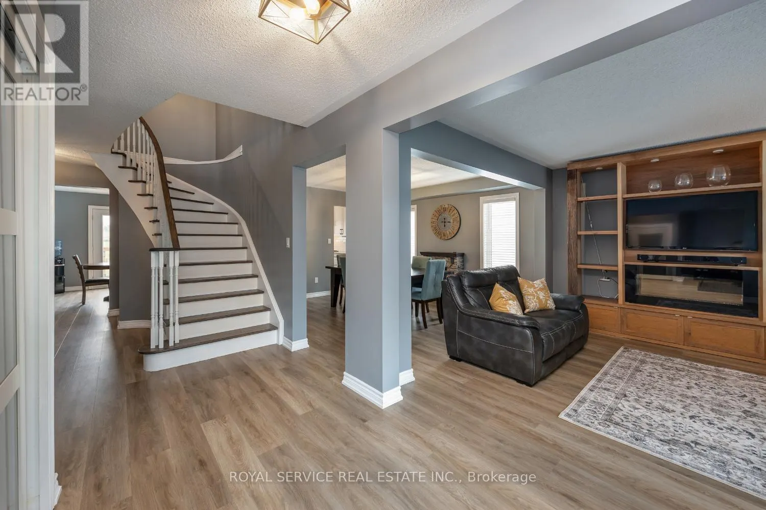1723 RAVENWOOD DRIVE