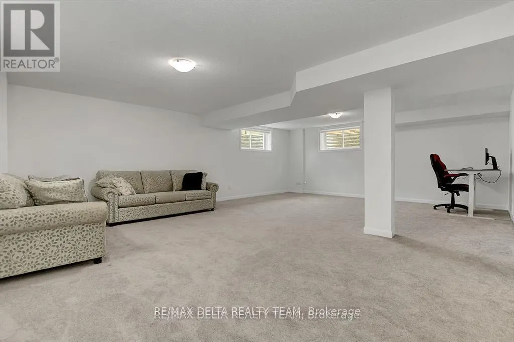370 AQUAVIEW DRIVE