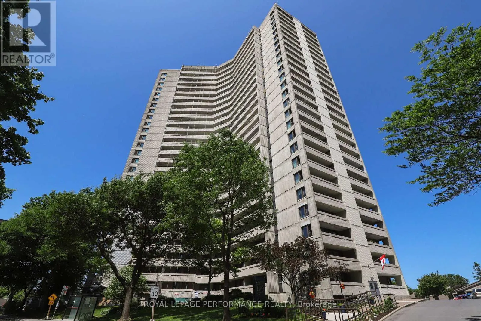 1002 - 1171 AMBLESIDE DRIVE