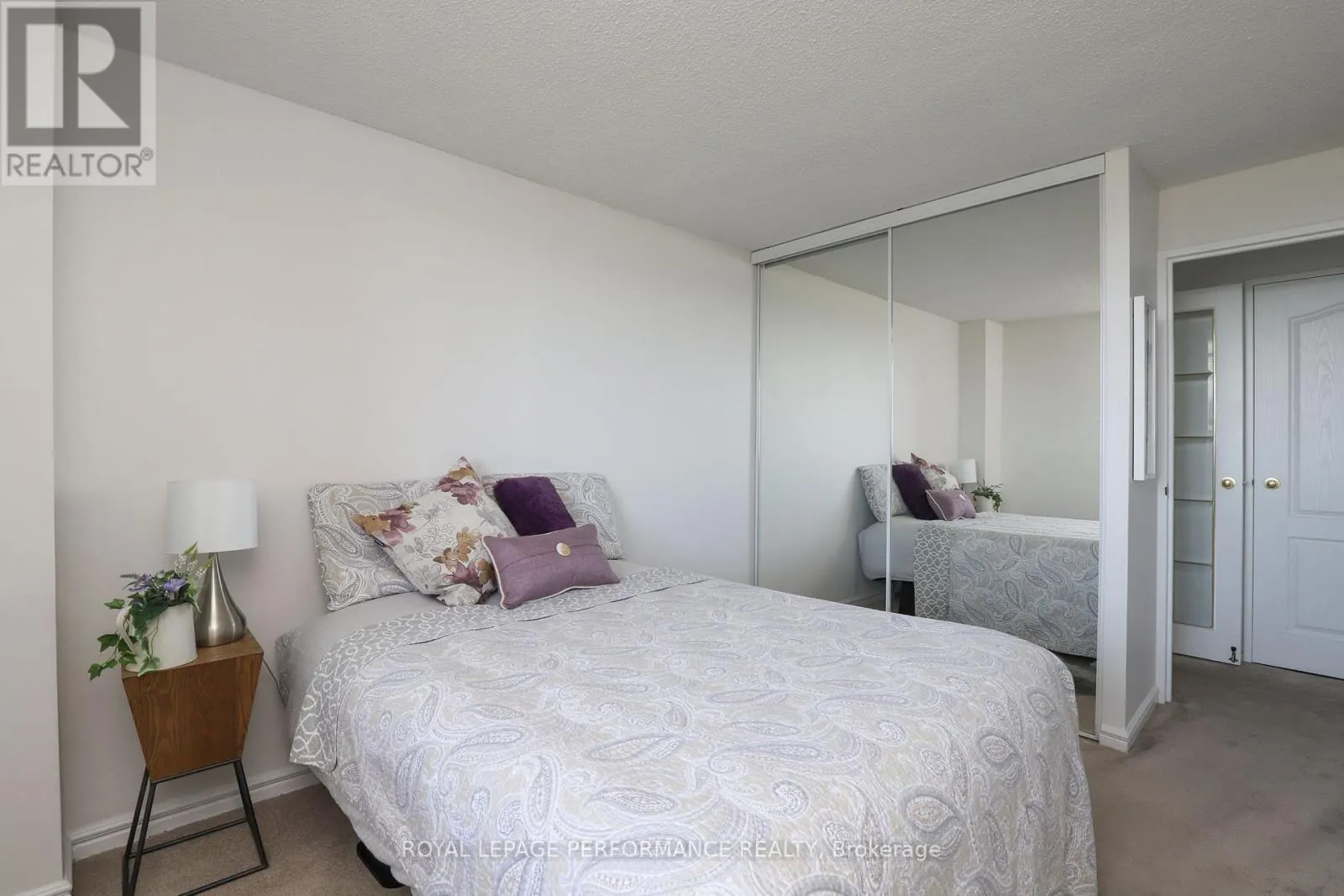 1002 - 1171 AMBLESIDE DRIVE