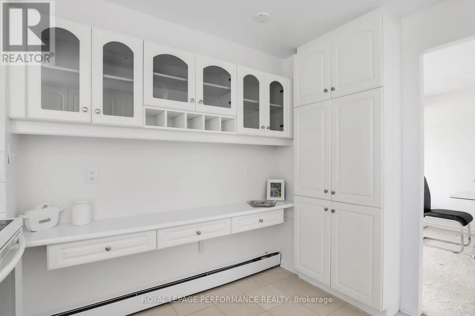 1002 - 1171 AMBLESIDE DRIVE