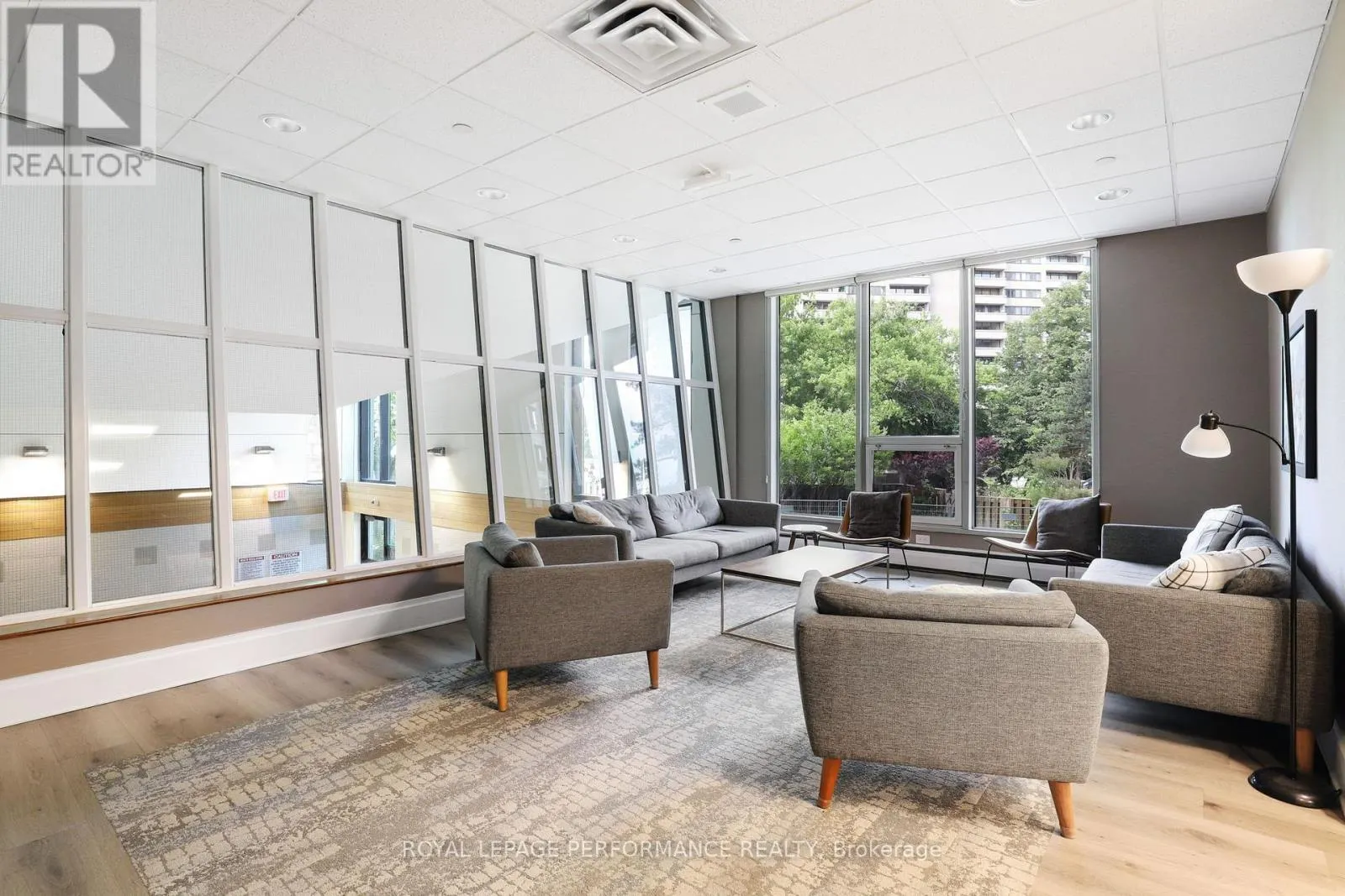 1002 - 1171 AMBLESIDE DRIVE