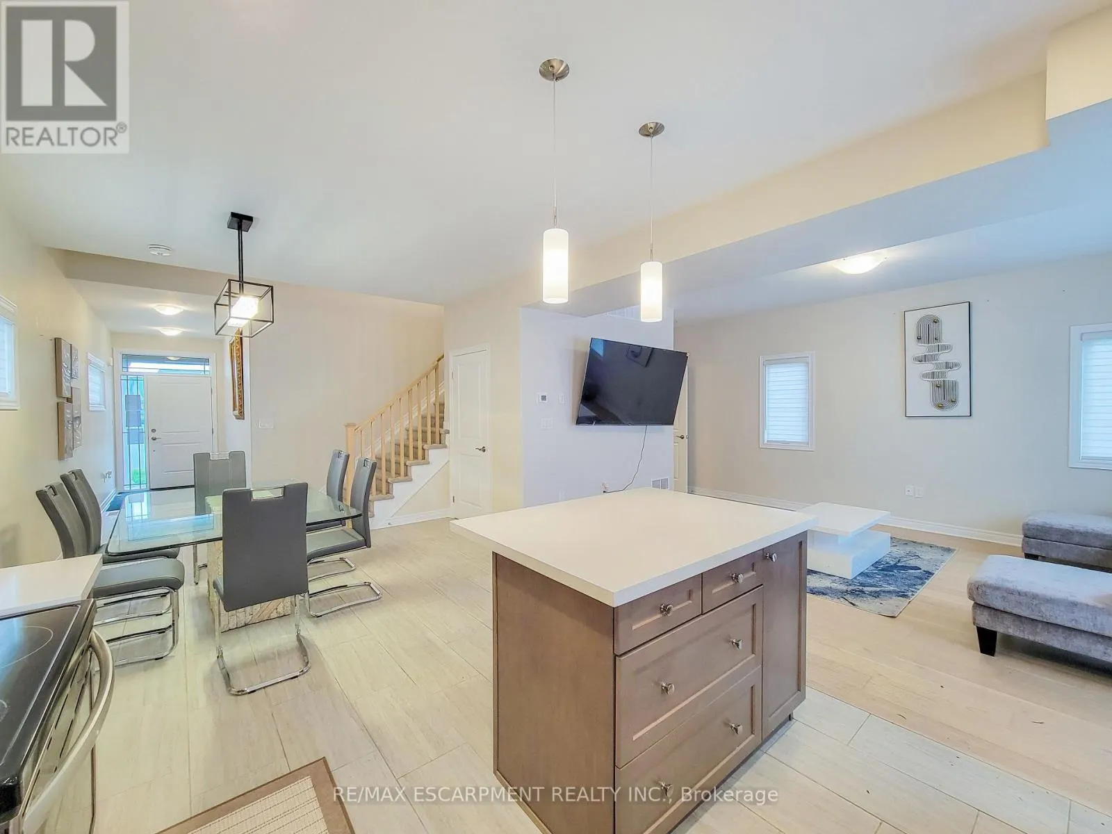 7387 SHERRILEE CRESCENT