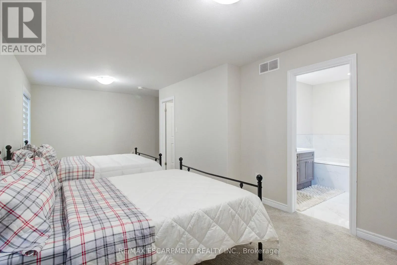 7387 SHERRILEE CRESCENT
