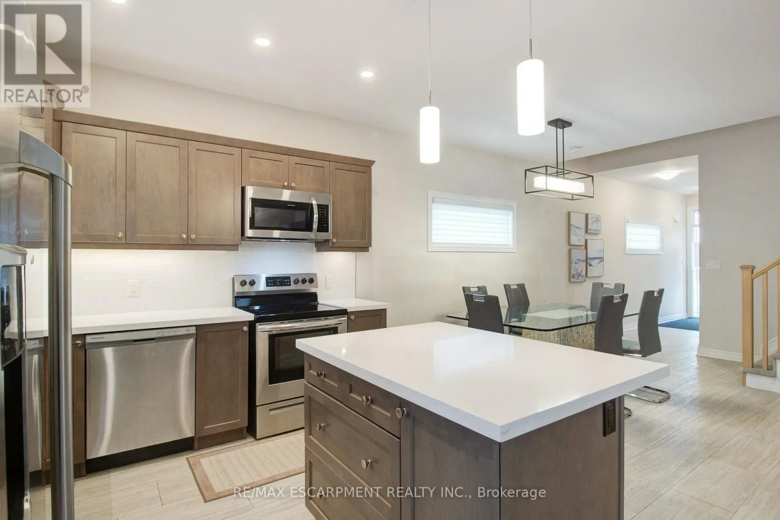 7387 SHERRILEE CRESCENT