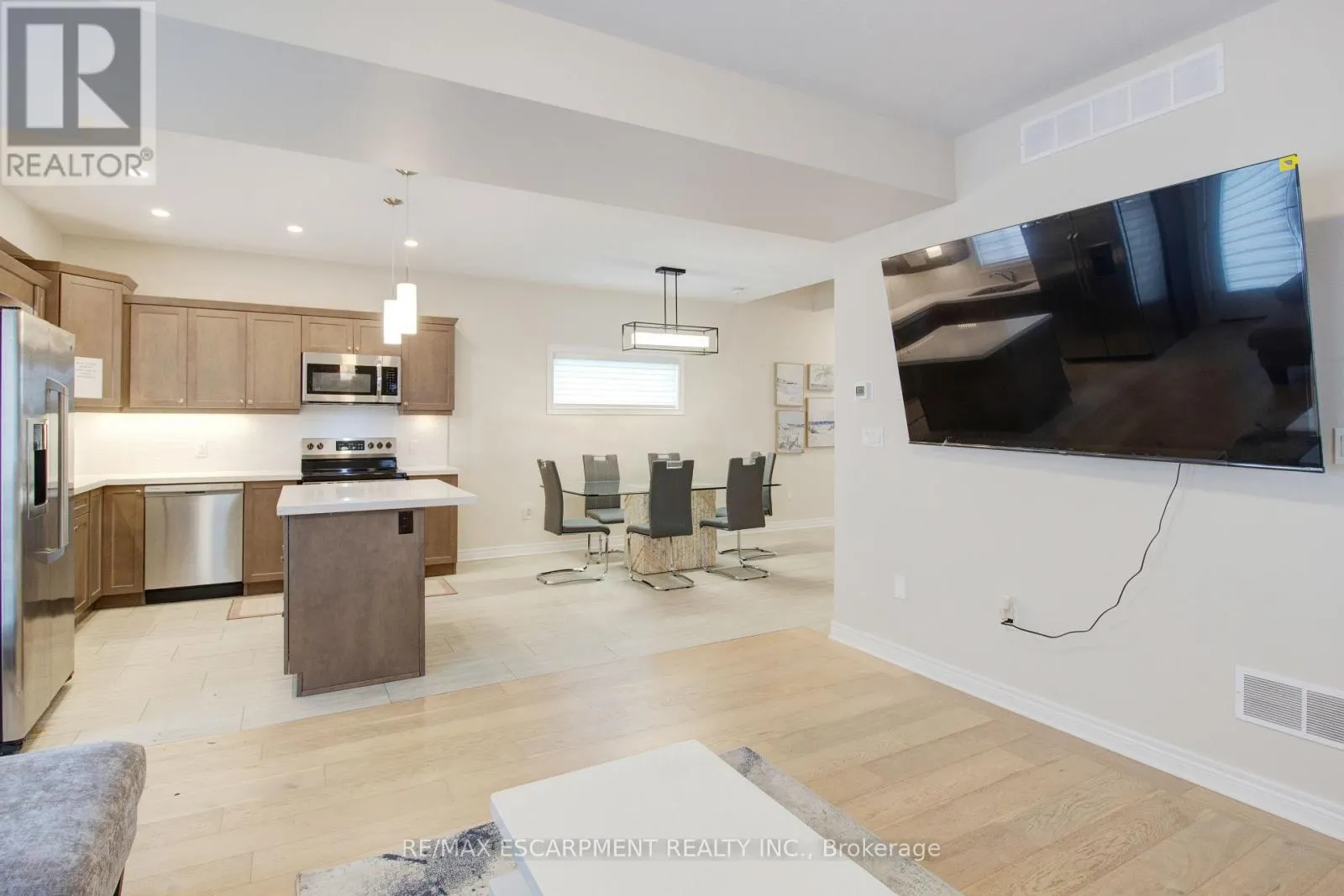 7387 SHERRILEE CRESCENT