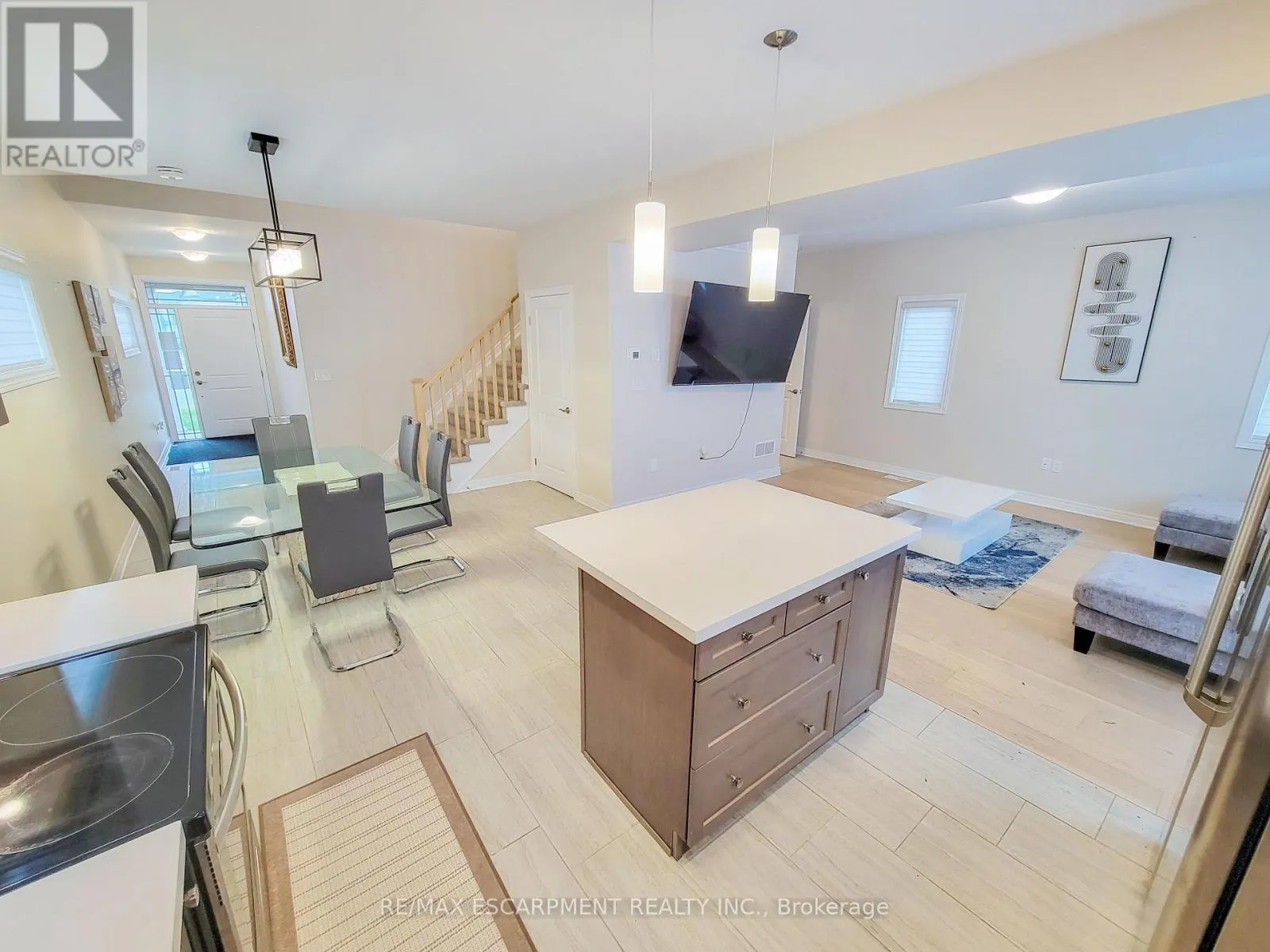 7387 SHERRILEE CRESCENT