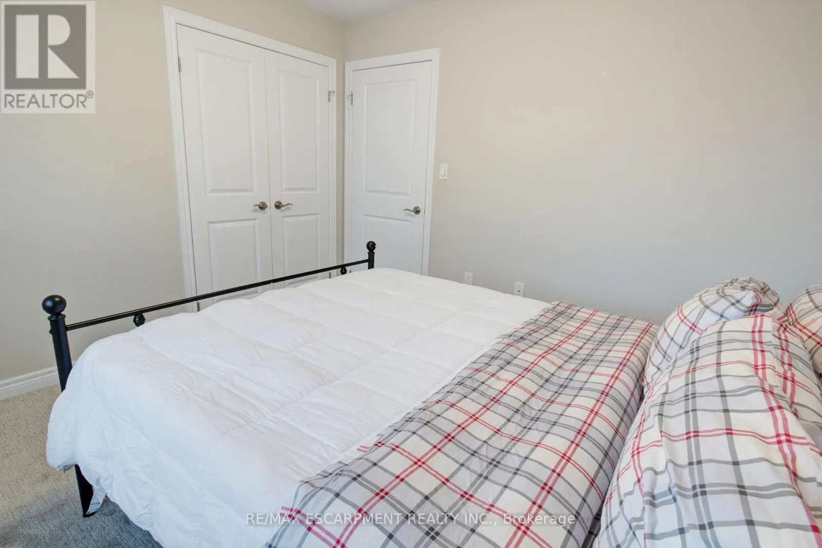 7387 SHERRILEE CRESCENT